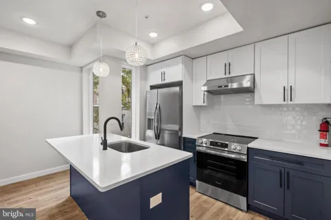 871 PRESTON STREET #2