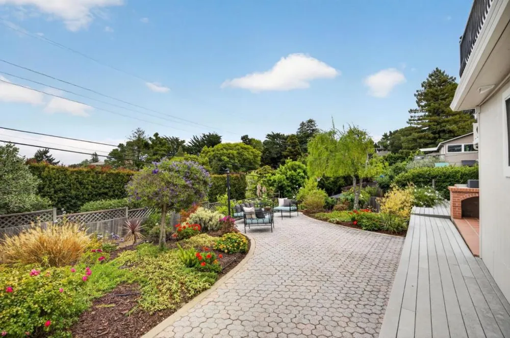 1516 Alturas Drive Burlingame, CA 94010