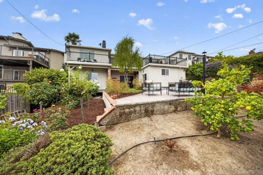1516 Alturas Drive Burlingame, CA 94010