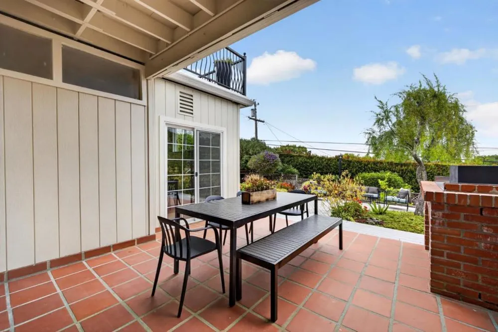 1516 Alturas Drive Burlingame, CA 94010