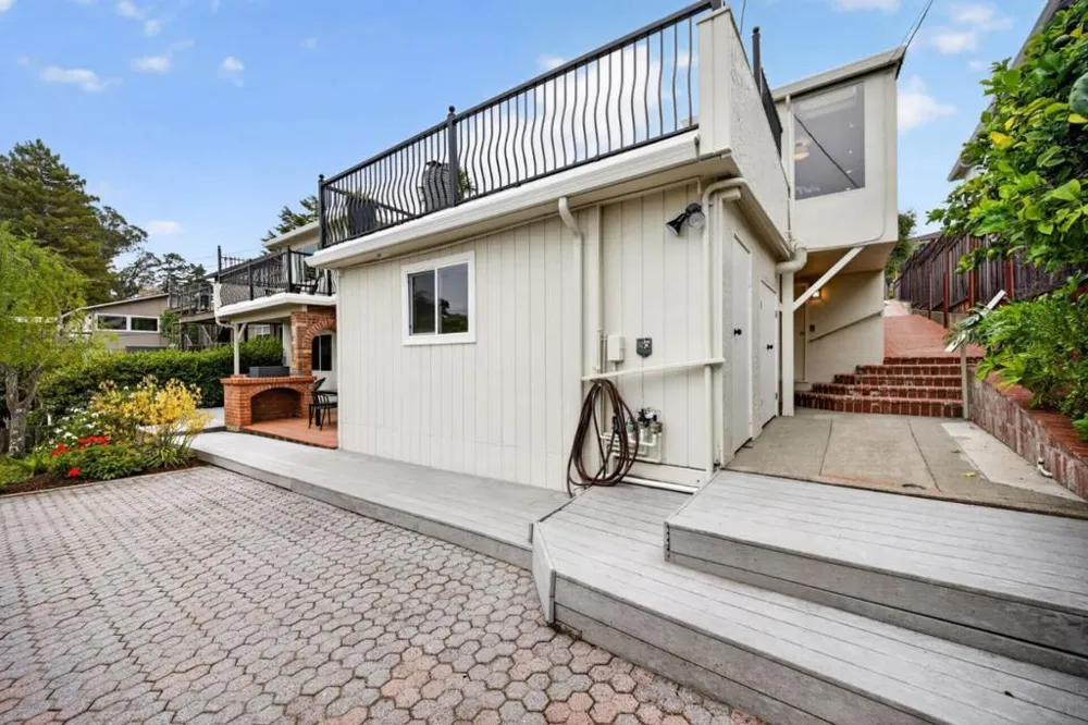 1516 Alturas Drive Burlingame, CA 94010