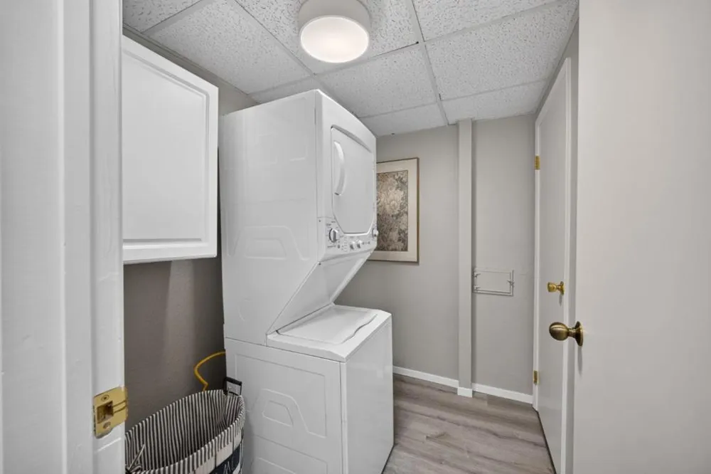 1516 Alturas Drive Burlingame, CA 94010