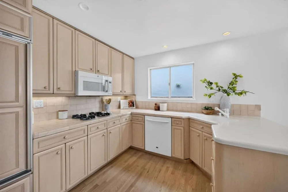 1516 Alturas Drive Burlingame, CA 94010