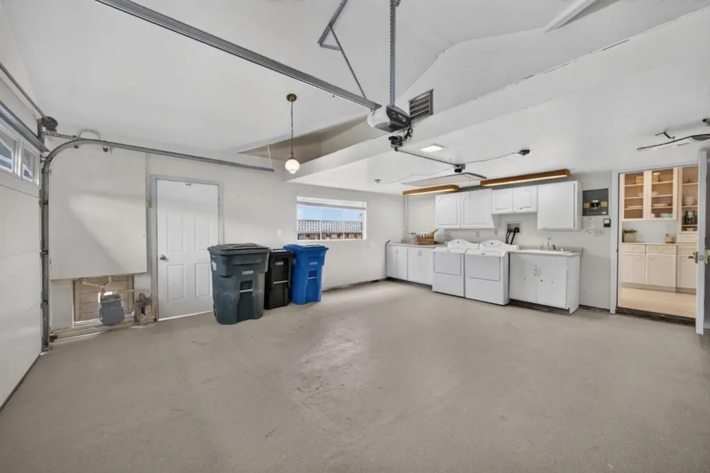1516 Alturas Drive Burlingame, CA 94010