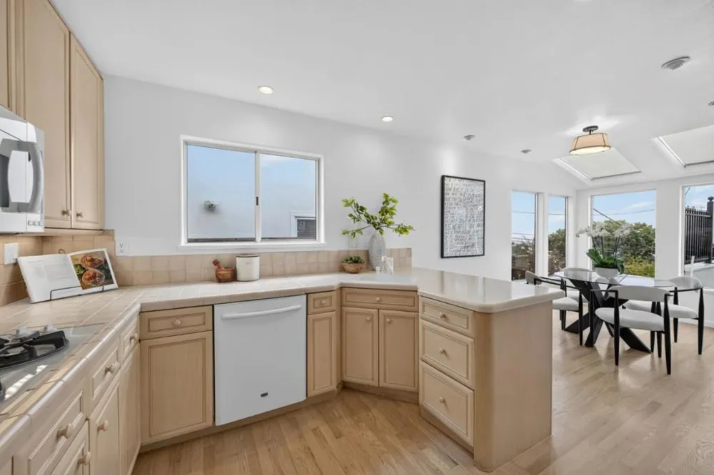 1516 Alturas Drive Burlingame, CA 94010