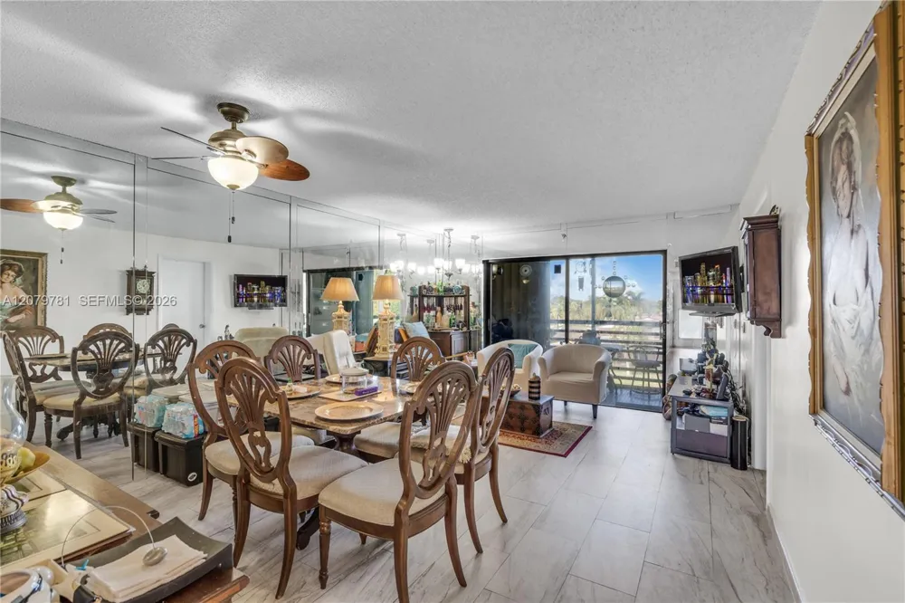 10442 Sunrise Lakes Blvd #312 Sunrise, FL 33322