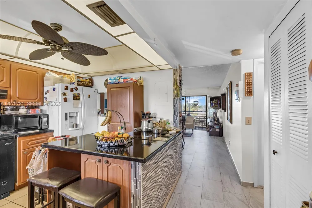 10442 Sunrise Lakes Blvd #312 Sunrise, FL 33322