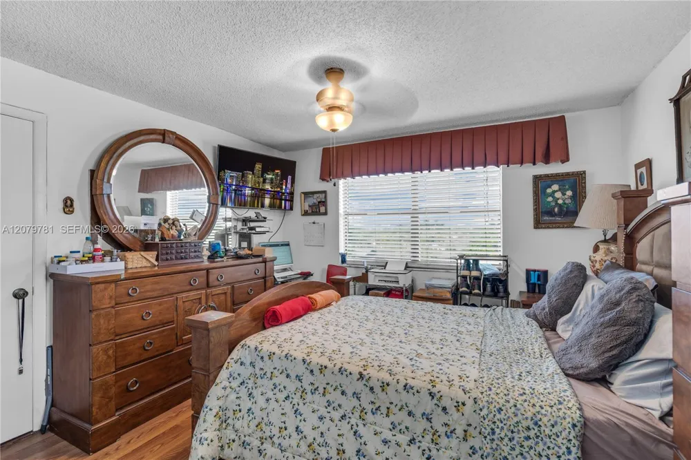 10442 Sunrise Lakes Blvd #312 Sunrise, FL 33322