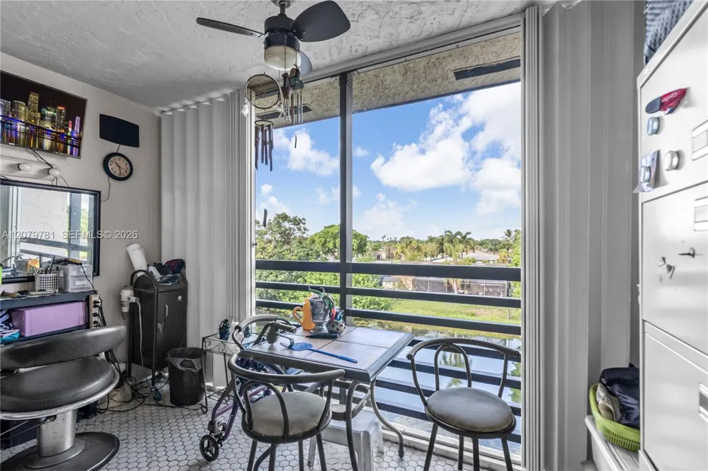 10442 Sunrise Lakes Blvd #312 Sunrise, FL 33322