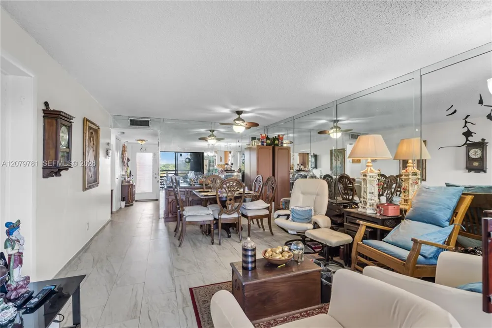 10442 Sunrise Lakes Blvd #312 Sunrise, FL 33322