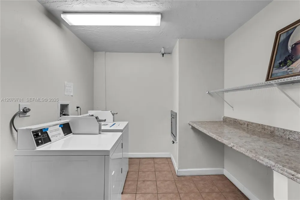 10442 Sunrise Lakes Blvd #312 Sunrise, FL 33322