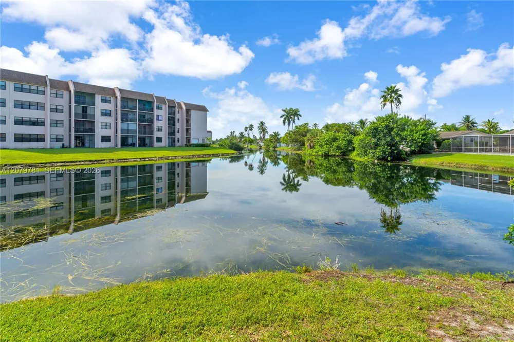10442 Sunrise Lakes Blvd #312 Sunrise, FL 33322
