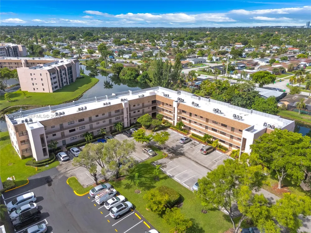 10442 Sunrise Lakes Blvd #312 Sunrise, FL 33322
