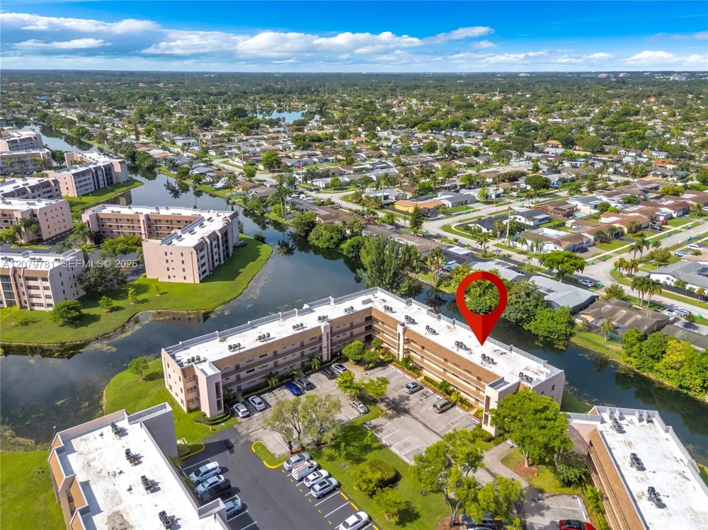 10442 Sunrise Lakes Blvd #312 Sunrise, FL 33322