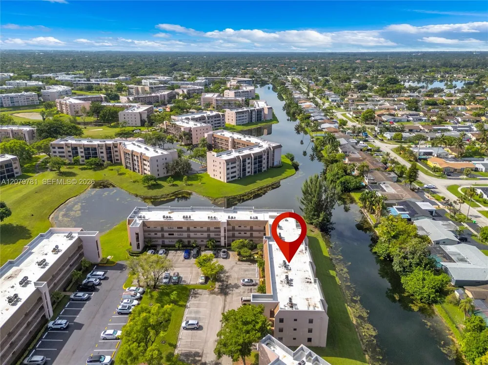 10442 Sunrise Lakes Blvd #312 Sunrise, FL 33322