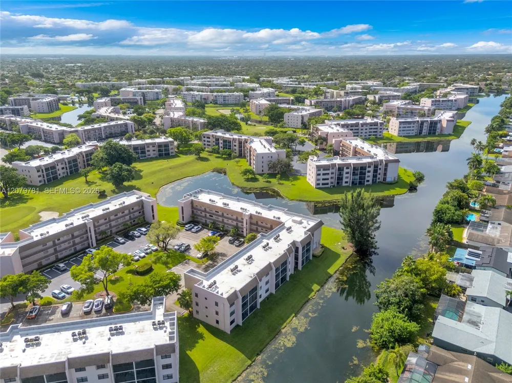 10442 Sunrise Lakes Blvd #312 Sunrise, FL 33322