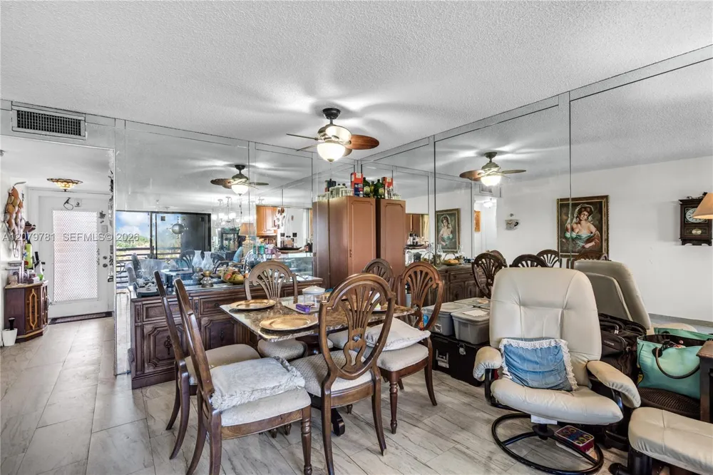 10442 Sunrise Lakes Blvd #312 Sunrise, FL 33322