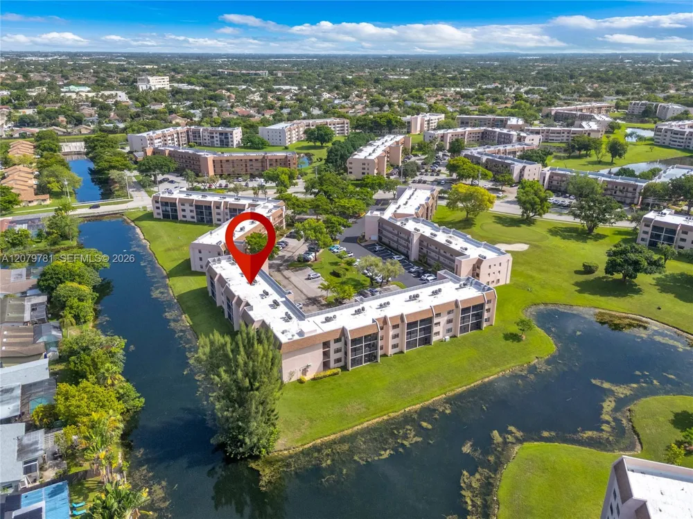 10442 Sunrise Lakes Blvd #312 Sunrise, FL 33322