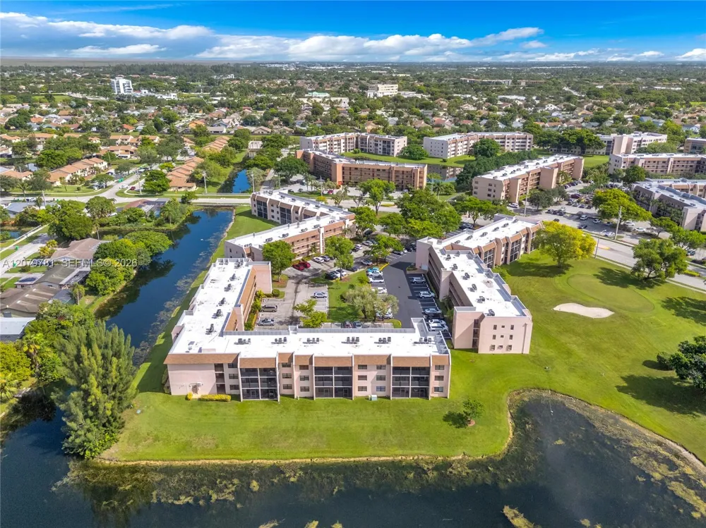 10442 Sunrise Lakes Blvd #312 Sunrise, FL 33322