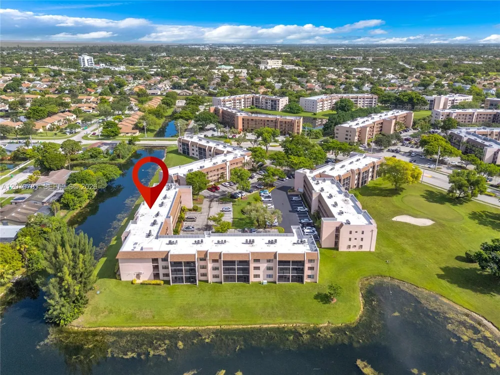 10442 Sunrise Lakes Blvd #312 Sunrise, FL 33322