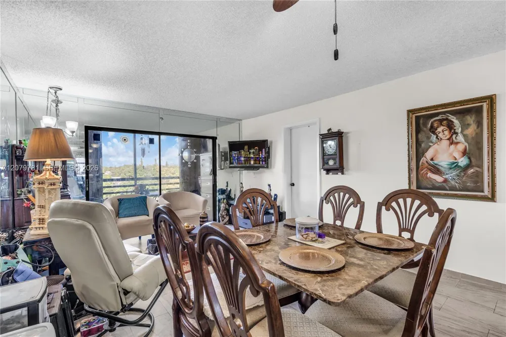 10442 Sunrise Lakes Blvd #312 Sunrise, FL 33322