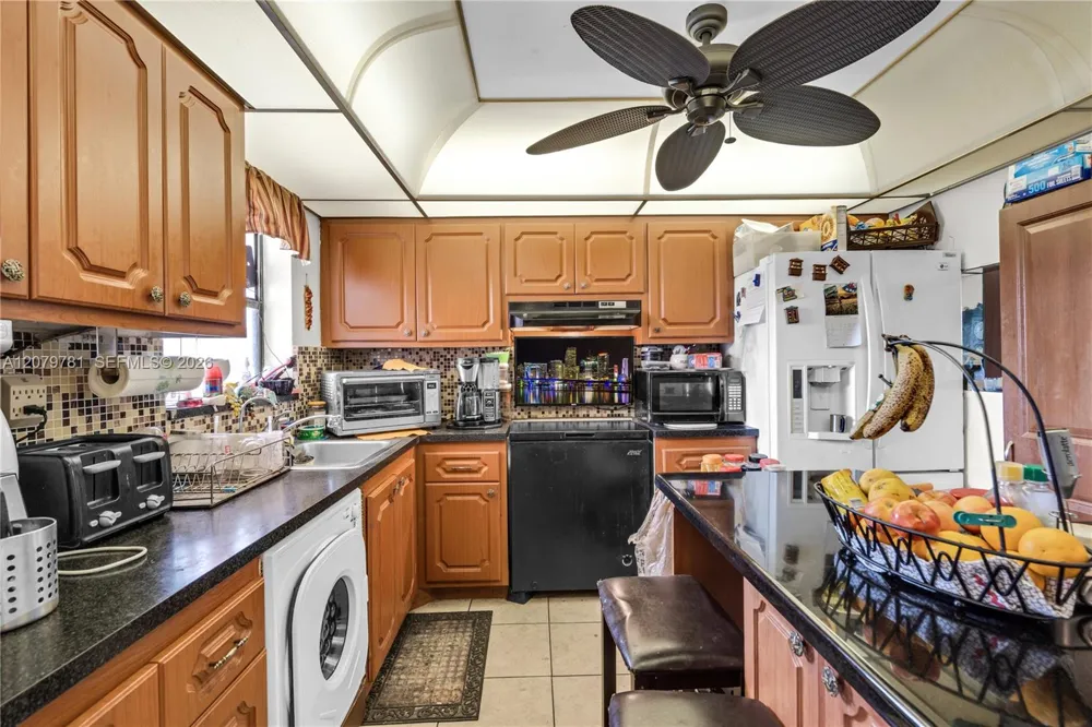 10442 Sunrise Lakes Blvd #312 Sunrise, FL 33322