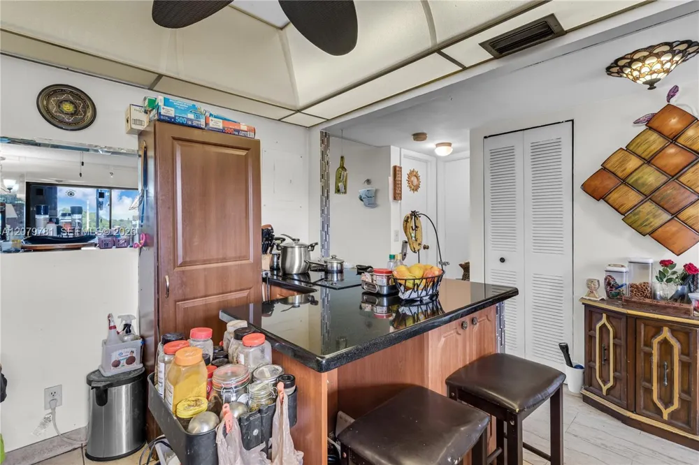 10442 Sunrise Lakes Blvd #312 Sunrise, FL 33322