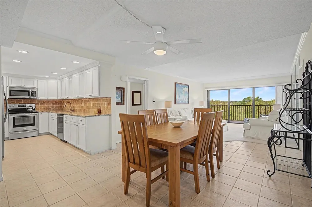 2700 BAYSHORE BOULEVARD #11202 Dunedin, FL 34698