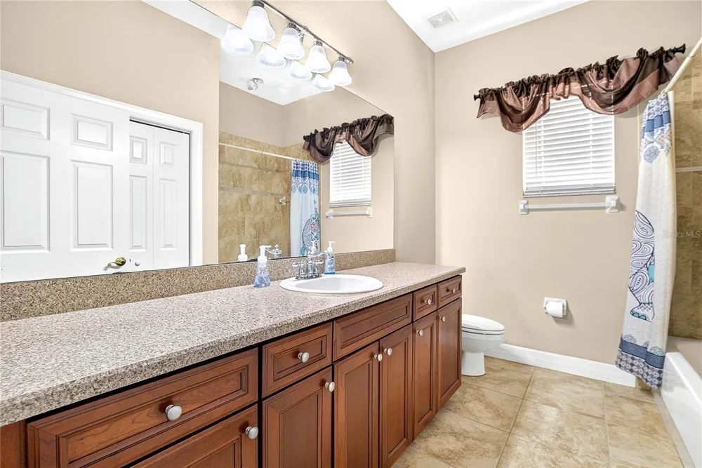13975 MCINTOSH ROAD Thonotosassa, FL 33592