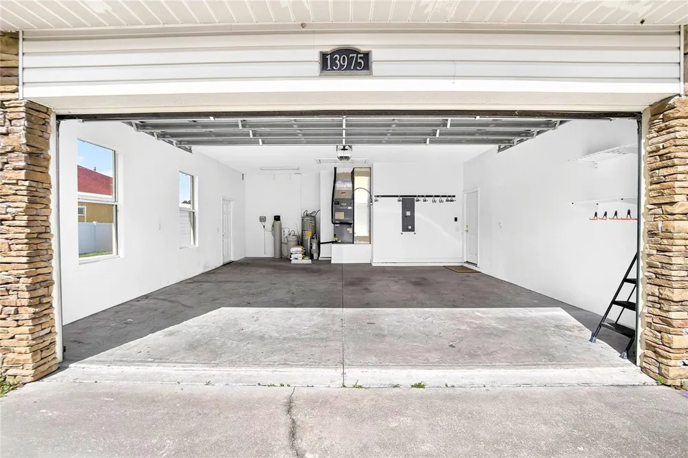 13975 MCINTOSH ROAD Thonotosassa, FL 33592