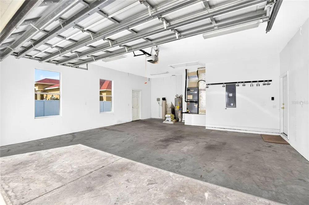 13975 MCINTOSH ROAD Thonotosassa, FL 33592