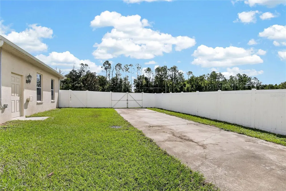 13975 MCINTOSH ROAD Thonotosassa, FL 33592