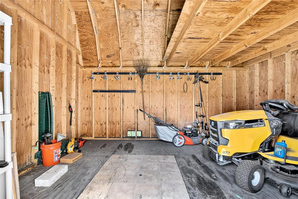 13975 MCINTOSH ROAD Thonotosassa, FL 33592