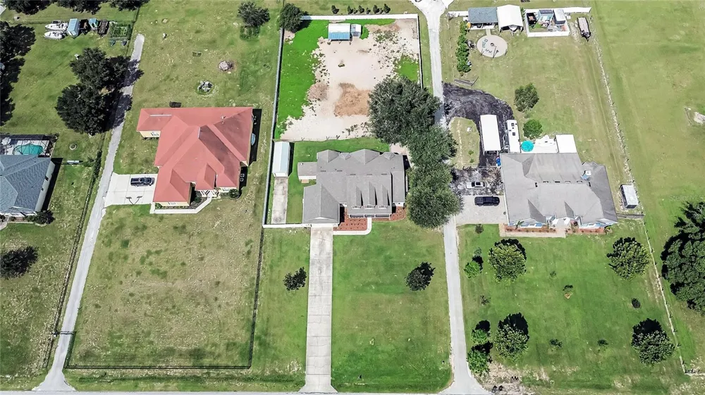 13975 MCINTOSH ROAD Thonotosassa, FL 33592