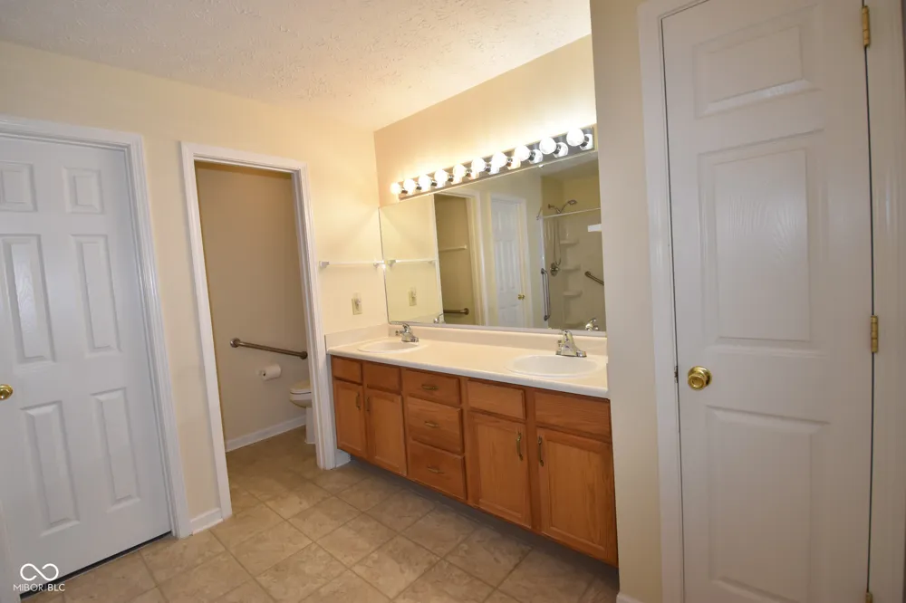 1295 Worcester Way Greenfield, IN 46140