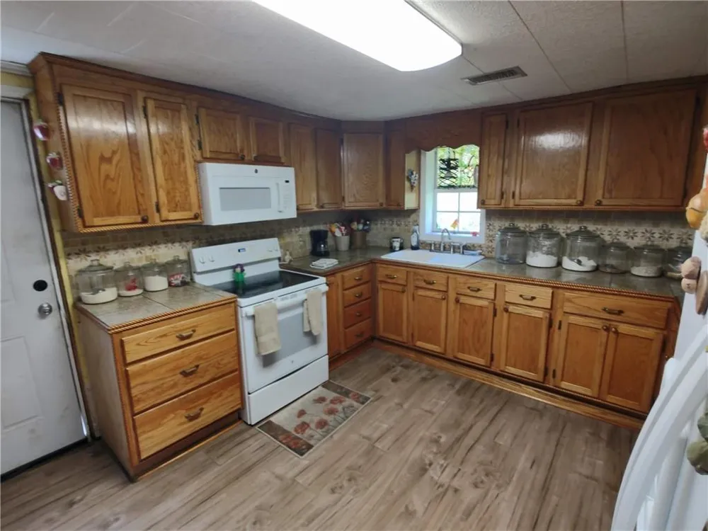 940 County Road 387 Cedar Bluff, AL 35959