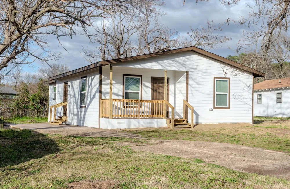 729 Planters Street Emory, TX 75440