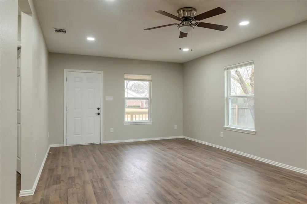 729 Planters Street Emory, TX 75440