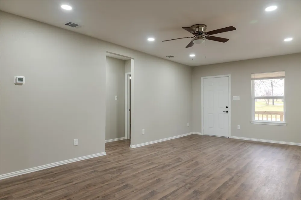 729 Planters Street Emory, TX 75440