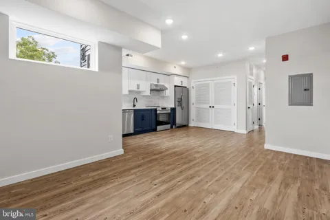 871 PRESTON STREET #3