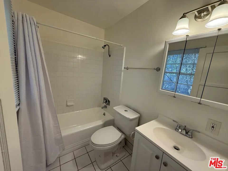 1846 Pandora Avenue Los Angeles, CA 90025