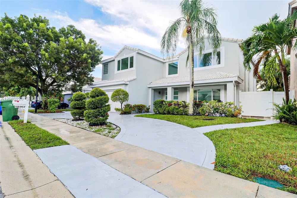 10262 SW 9th Ln Pembroke Pines, FL 33025