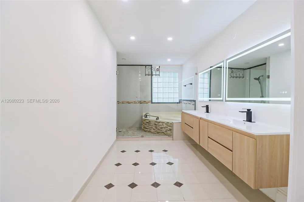 10262 SW 9th Ln Pembroke Pines, FL 33025
