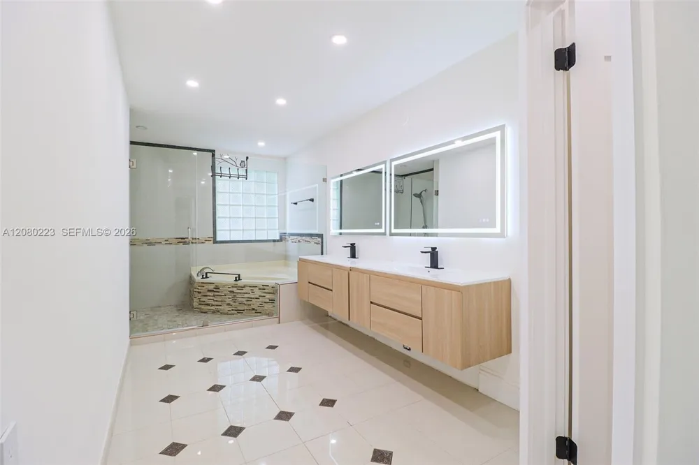 10262 SW 9th Ln Pembroke Pines, FL 33025