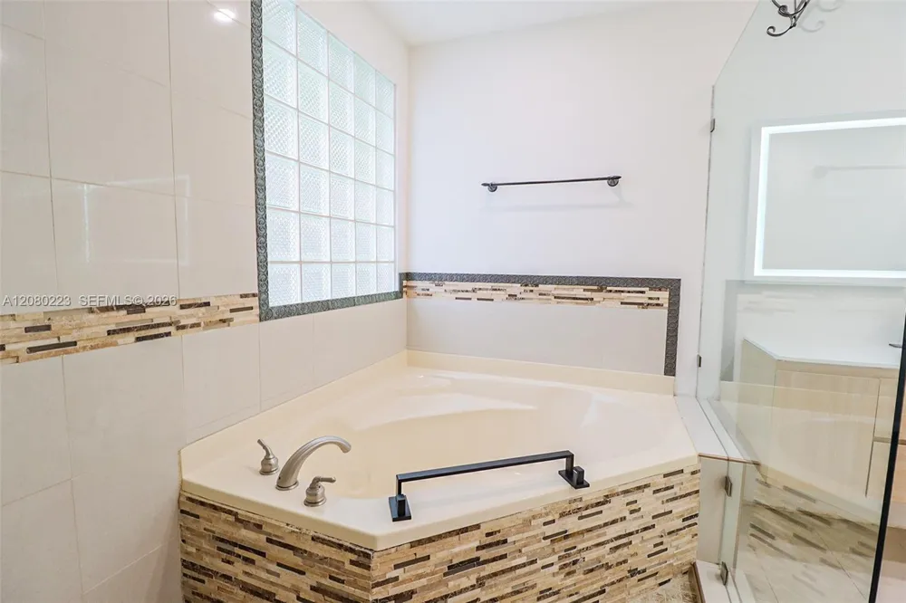 10262 SW 9th Ln Pembroke Pines, FL 33025