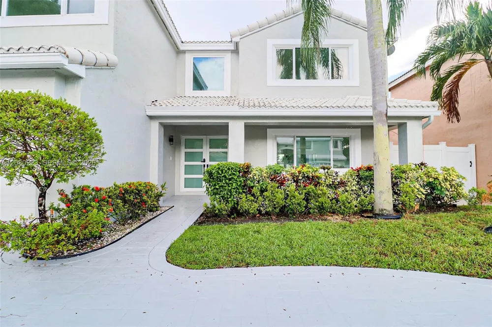10262 SW 9th Ln Pembroke Pines, FL 33025