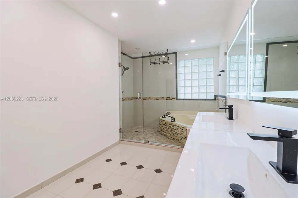 10262 SW 9th Ln Pembroke Pines, FL 33025