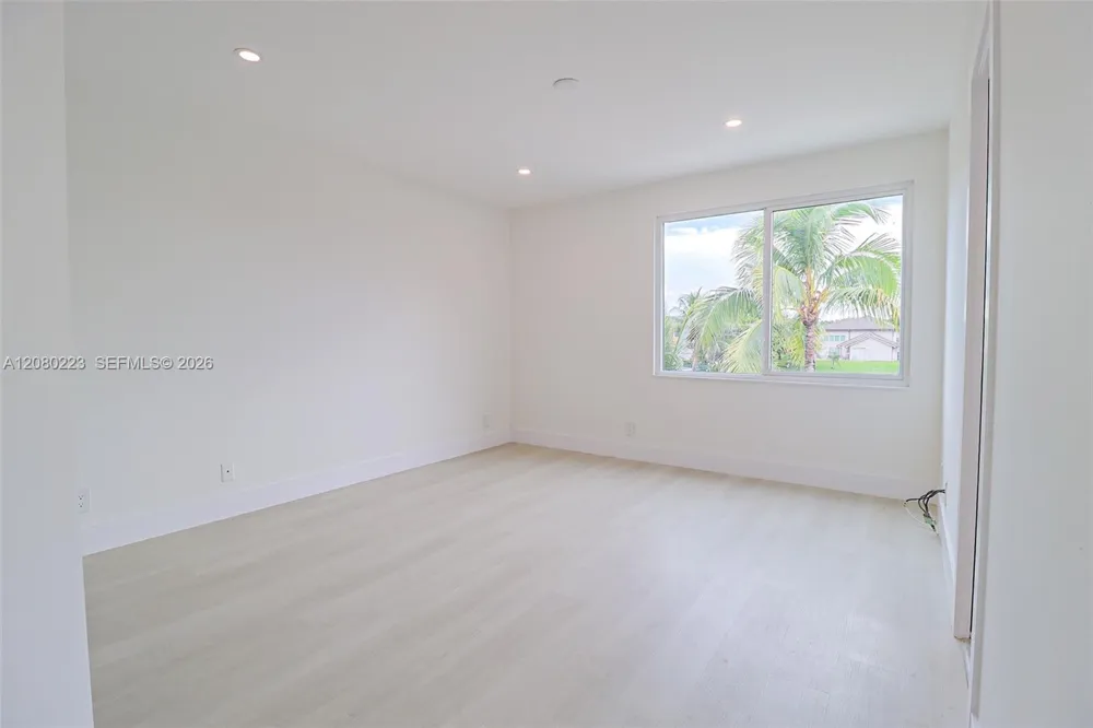 10262 SW 9th Ln Pembroke Pines, FL 33025