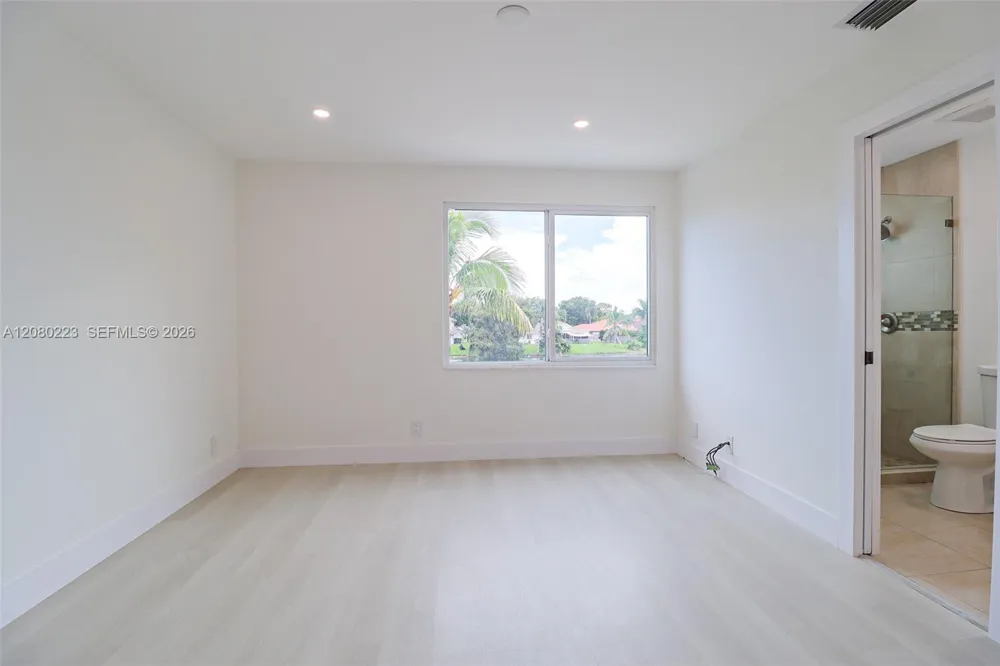 10262 SW 9th Ln Pembroke Pines, FL 33025