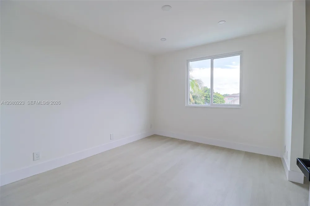 10262 SW 9th Ln Pembroke Pines, FL 33025